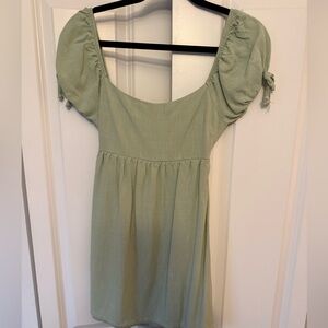 Green puff sleeve dress